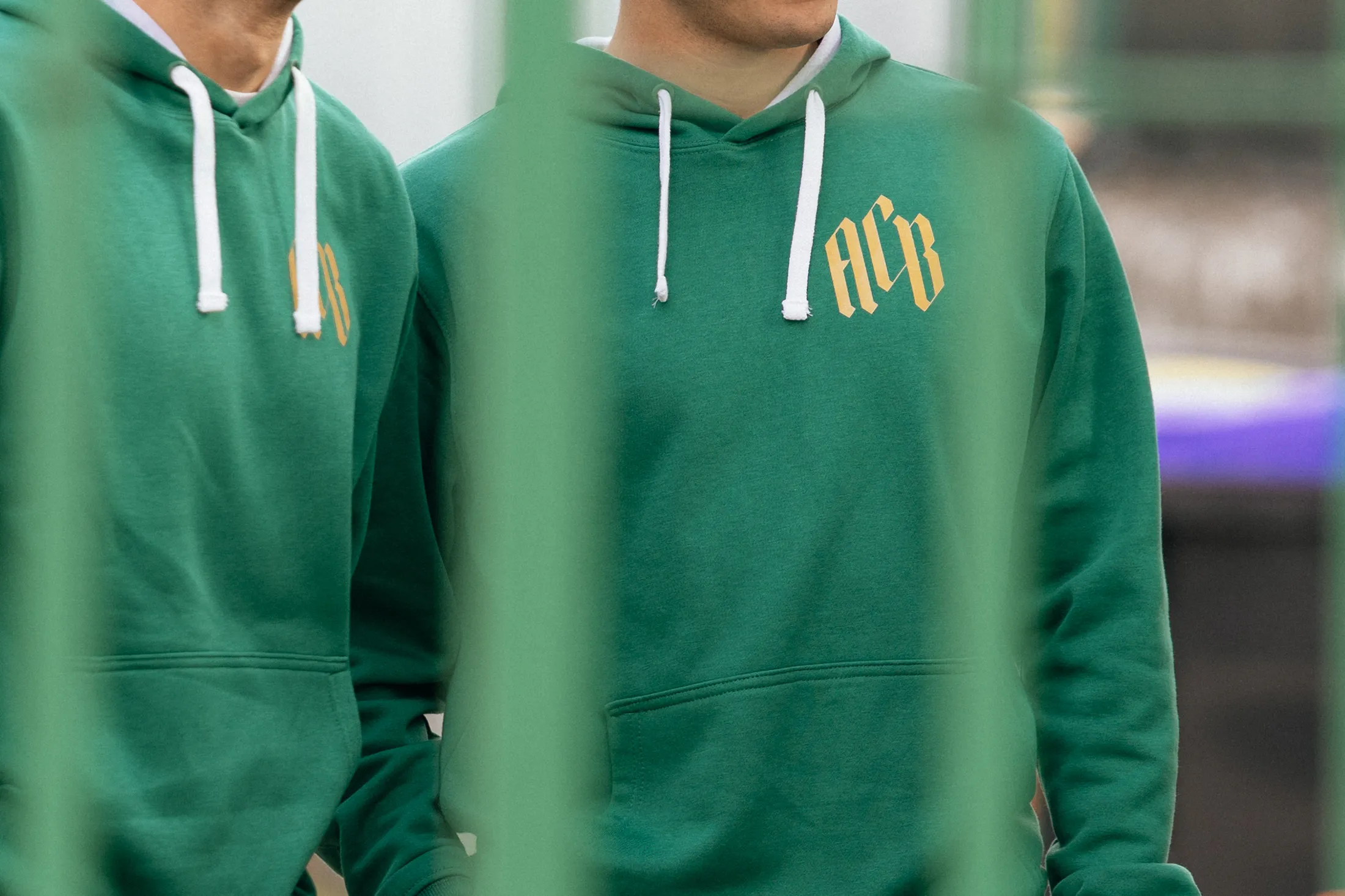 Felpa verde con il monogramma ACB ricamato