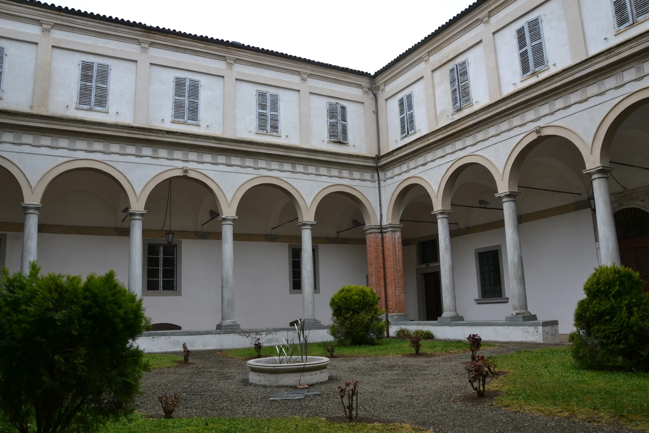 Il chiostro del convento di Santa Croce a Bosco Marengo