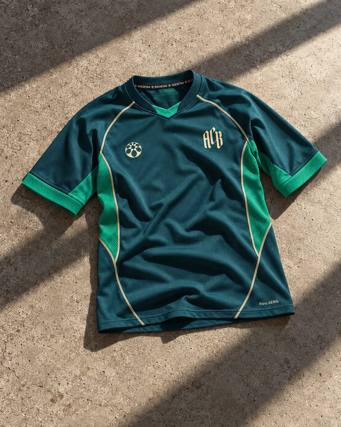 La maglia home stesa al sole
