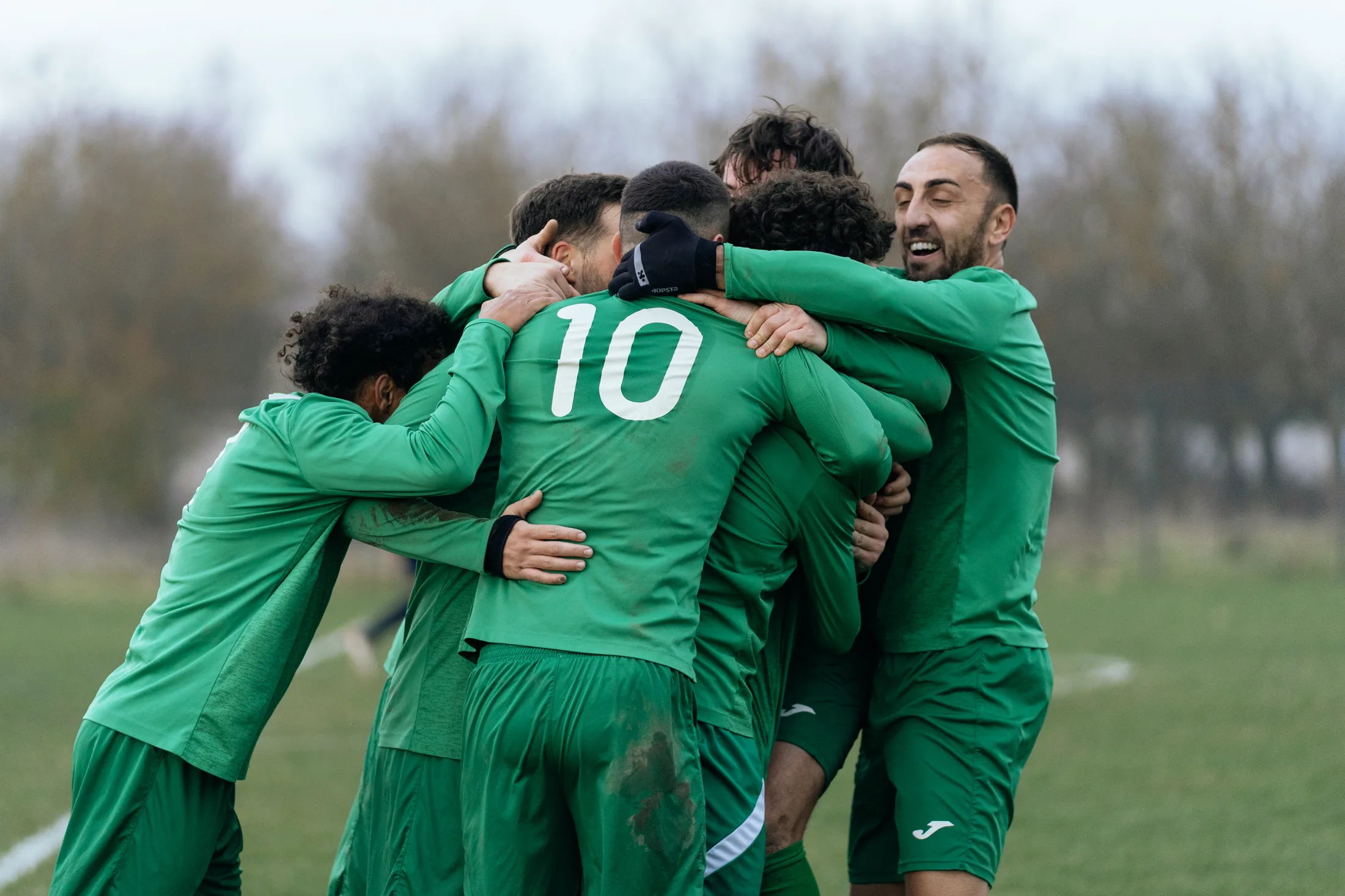 L'esultanza di squadra dopo un gol dell'Audace Club Boschese